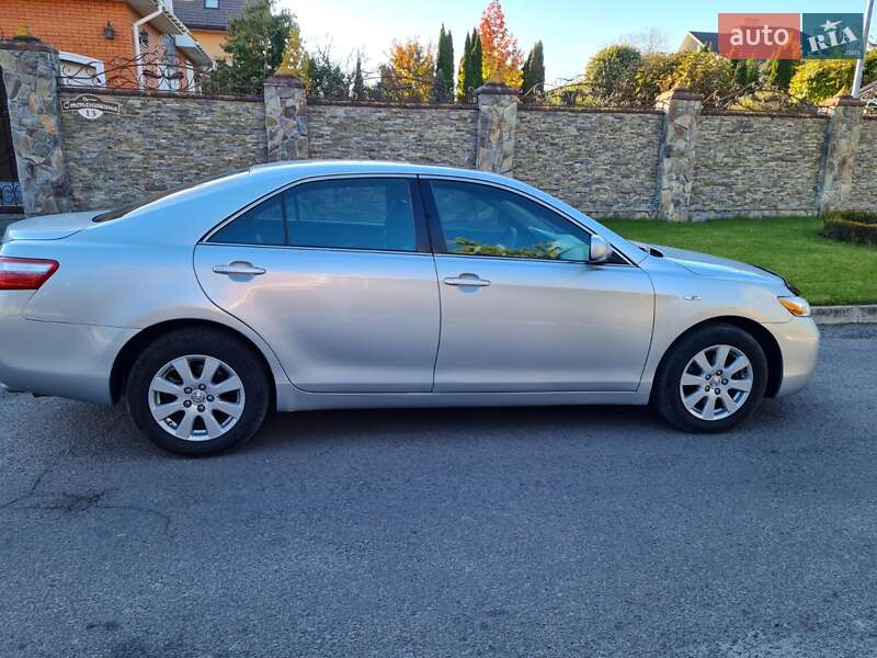 Седан Toyota Camry 2008 в Рівному