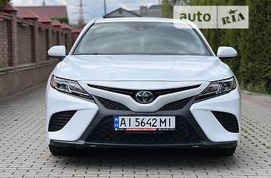 Седан Toyota Camry 2019 в Дубні