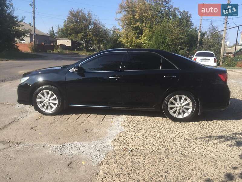 Седан Toyota Camry 2011 в Днепре