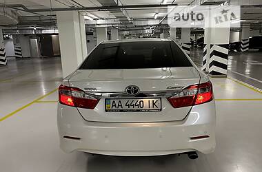 Седан Toyota Camry 2013 в Киеве