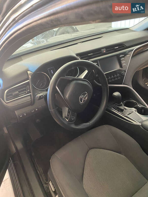 Седан Toyota Camry 2018 в Кривому Розі