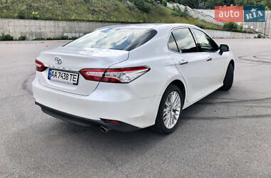 Седан Toyota Camry 2017 в Киеве
