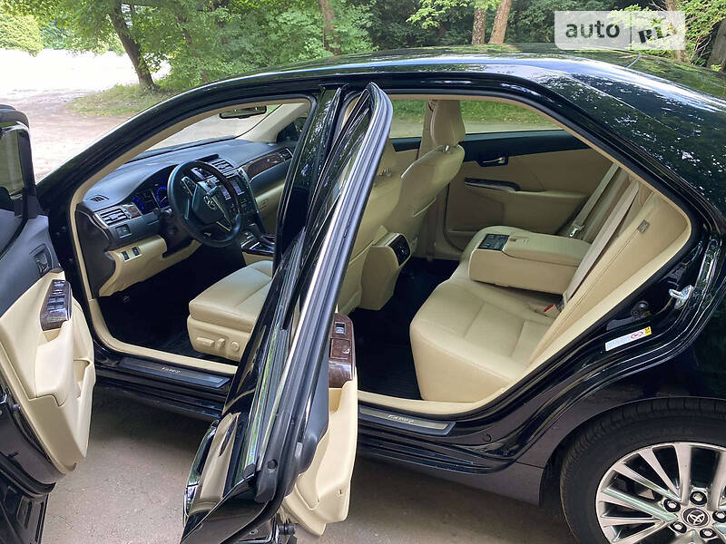 Седан Toyota Camry 2016 в Львові