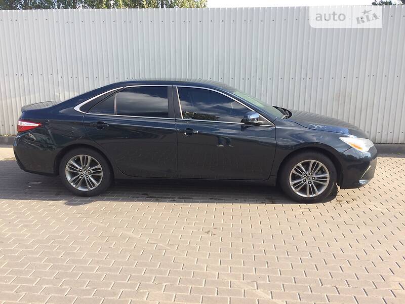 Седан Toyota Camry 2016 в Києві
