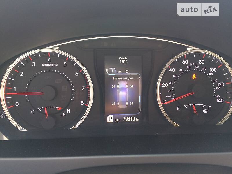 Седан Toyota Camry 2016 в Києві