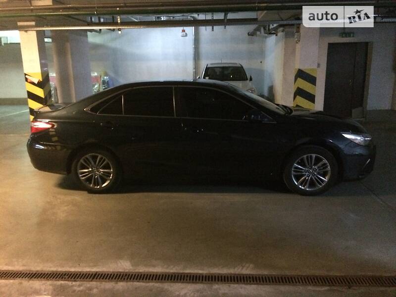 Седан Toyota Camry 2016 в Києві