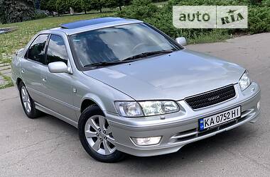 Седан Toyota Camry 2000 в Киеве