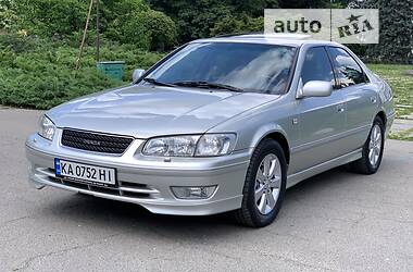 Седан Toyota Camry 2000 в Киеве