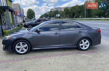 Седан Toyota Camry 2014 в Тернополе