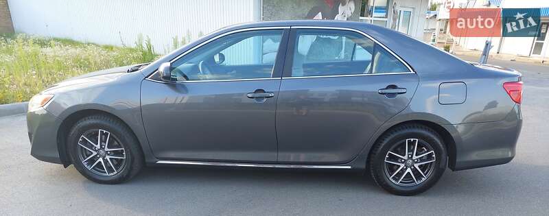 Седан Toyota Camry 2013 в Києві