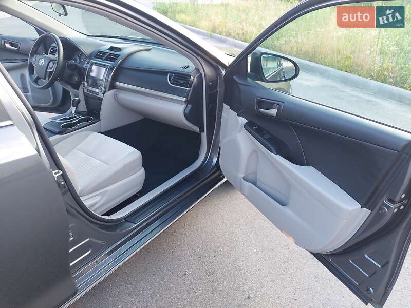 Седан Toyota Camry 2013 в Києві