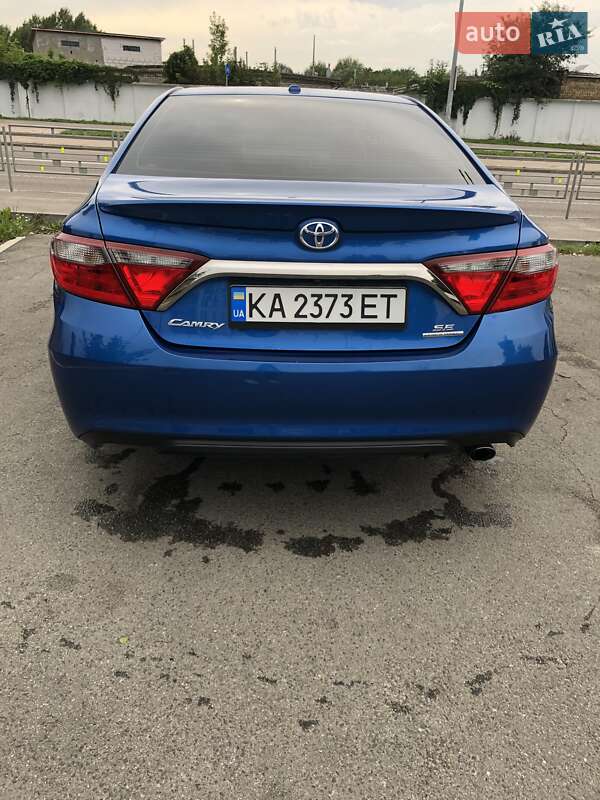 Седан Toyota Camry 2015 в Киеве