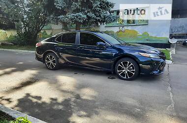 Седан Toyota Camry 2019 в 