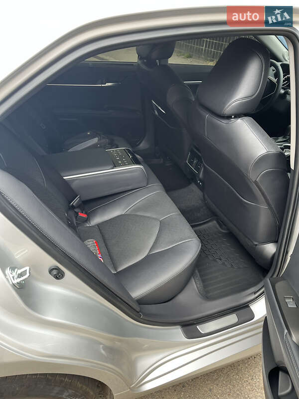 Седан Toyota Camry 2021 в Кривом Роге