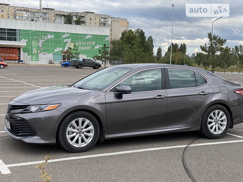 Седан Toyota Camry 2020 в Николаеве