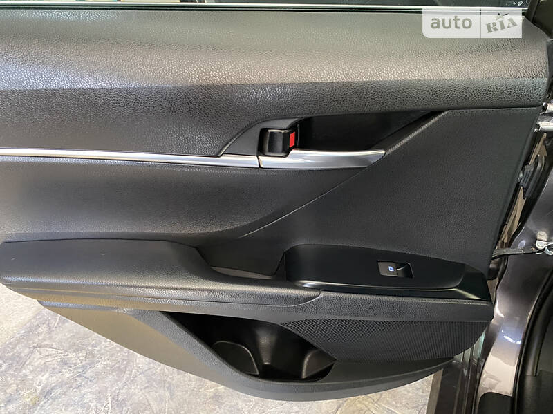 Седан Toyota Camry 2020 в Николаеве