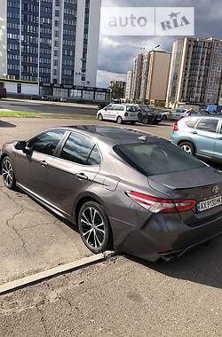 Седан Toyota Camry 2020 в Киеве