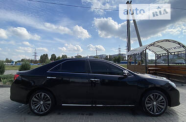 Седан Toyota Camry 2013 в Кривому Розі