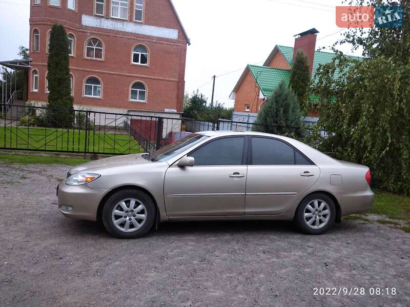 Седан Toyota Camry 2004 в Кременчуці