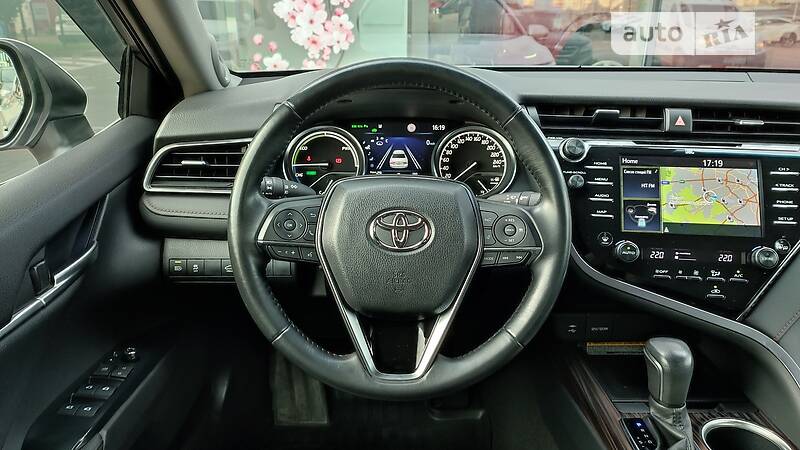 Седан Toyota Camry 2019 в Києві