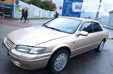Седан Toyota Camry 1997 в Прилуках
