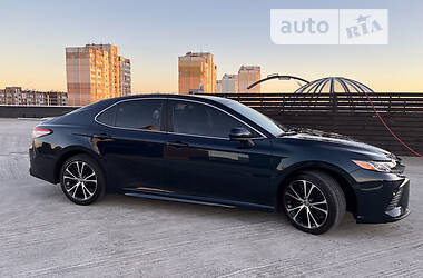 Седан Toyota Camry 2018 в 