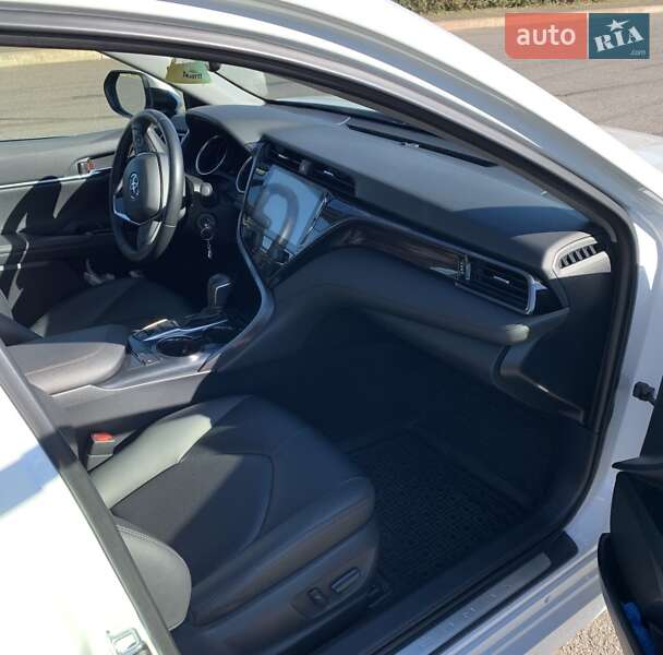 Седан Toyota Camry 2020 в Кривому Розі