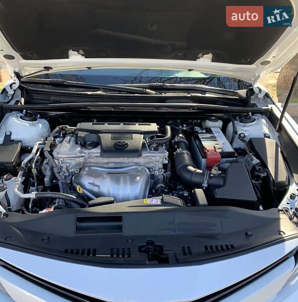 Седан Toyota Camry 2020 в Кривому Розі