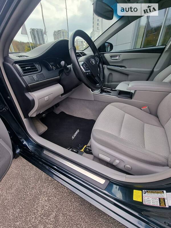 Седан Toyota Camry 2016 в Харкові