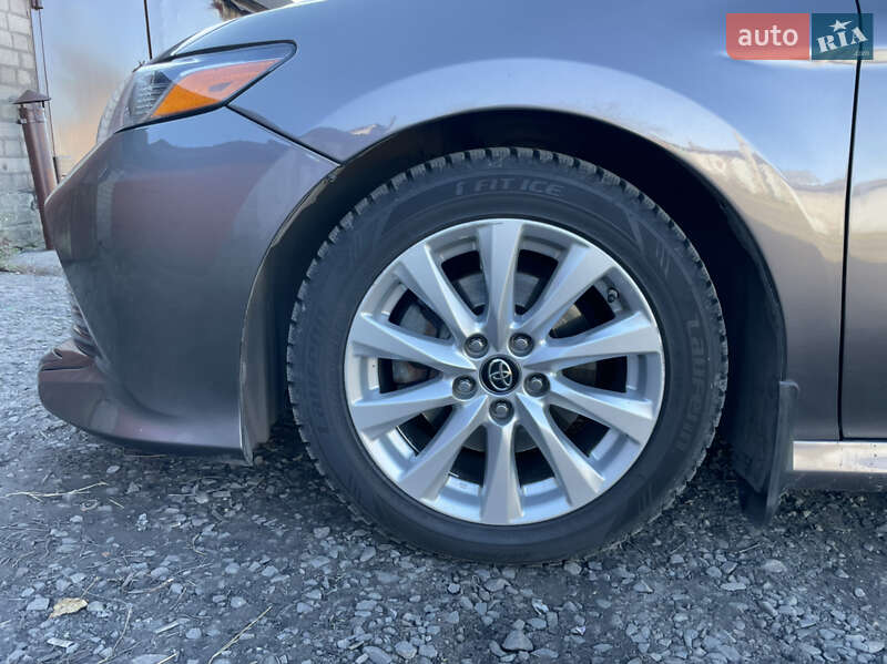 Седан Toyota Camry 2018 в Кривому Розі