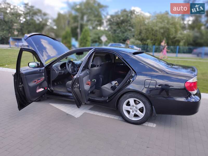 Седан Toyota Camry 2005 в Броварах