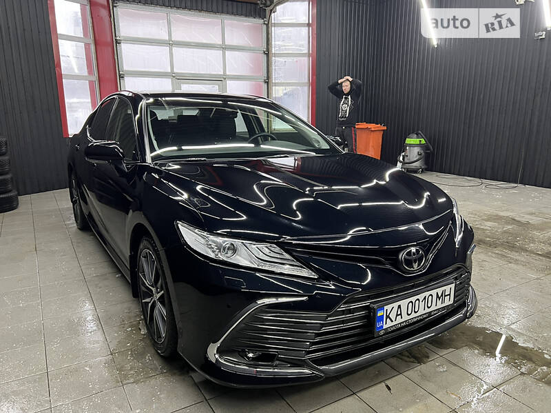 Седан Toyota Camry 2021 в Киеве