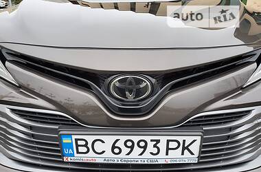 Седан Toyota Camry 2018 в Хмельницком