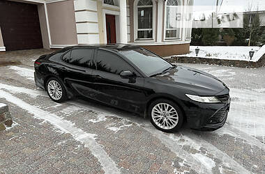 Седан Toyota Camry 2018 в Киеве