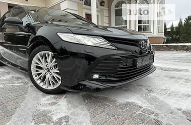 Седан Toyota Camry 2018 в Киеве