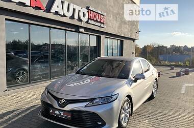 Седан Toyota Camry 2019 в Львові