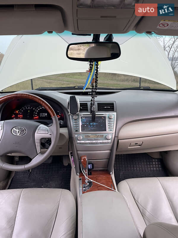 Седан Toyota Camry 2008 в Николаеве