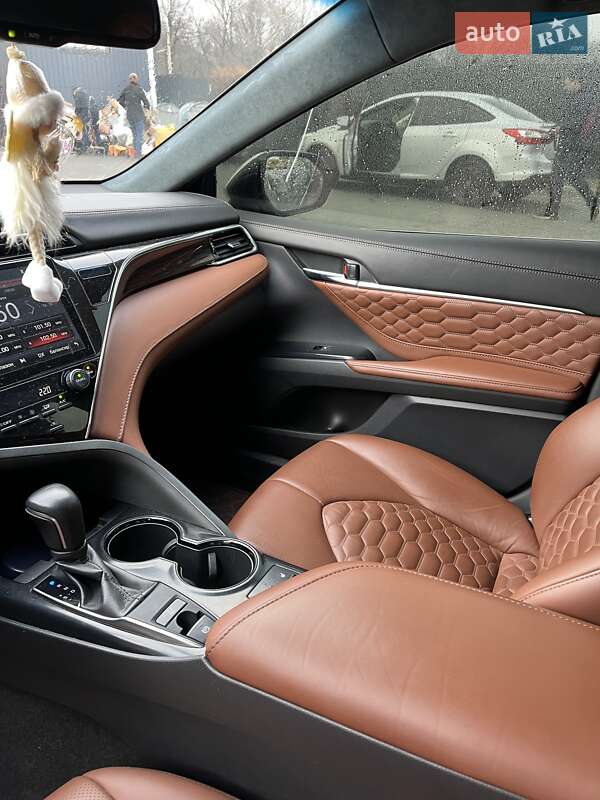 Седан Toyota Camry 2018 в Києві