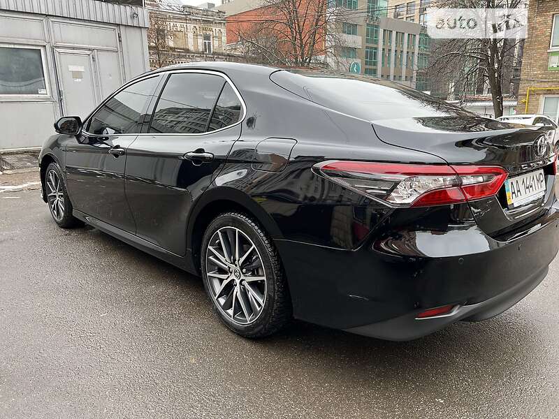 Седан Toyota Camry 2021 в Киеве