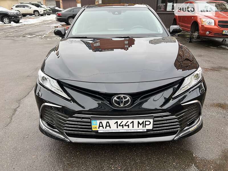 Седан Toyota Camry 2021 в Киеве