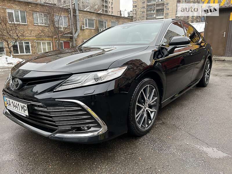 Седан Toyota Camry 2021 в Киеве