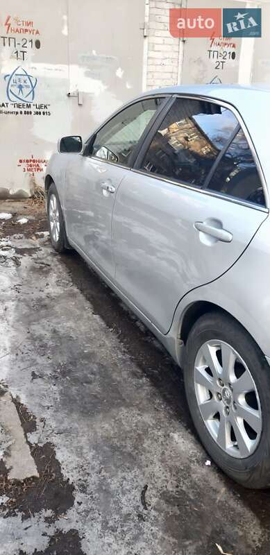 Седан Toyota Camry 2006 в Днепре