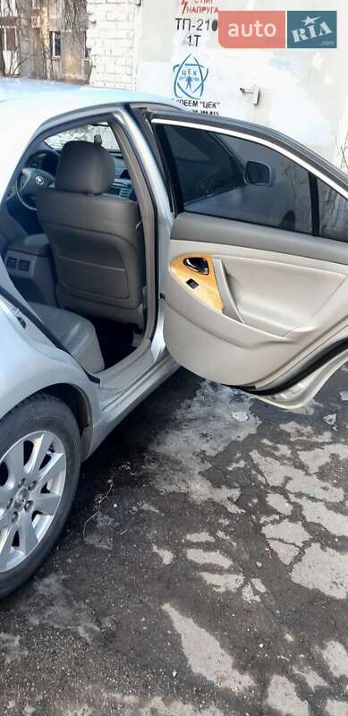 Седан Toyota Camry 2006 в Днепре