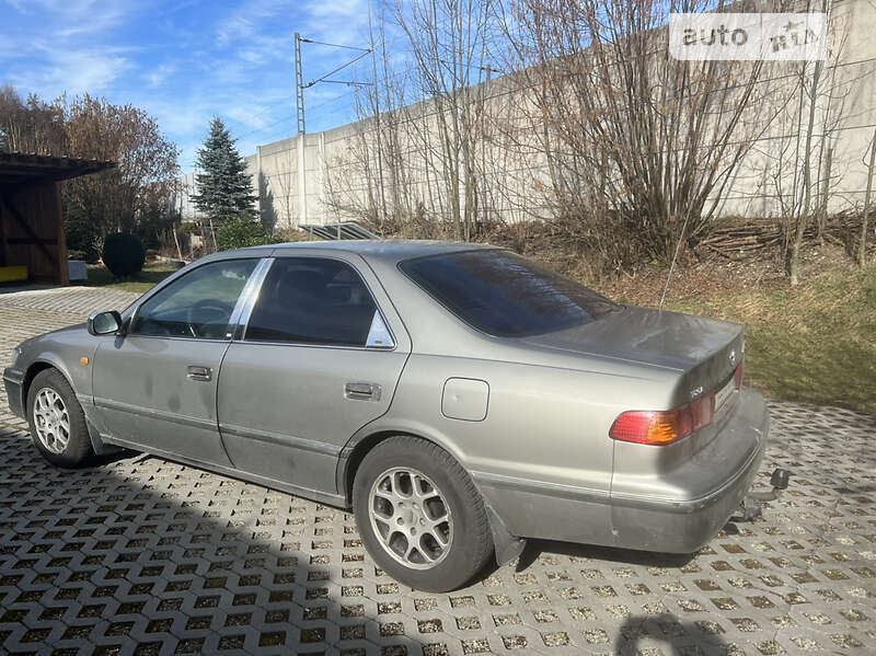 Седан Toyota Camry 2001 в Киеве