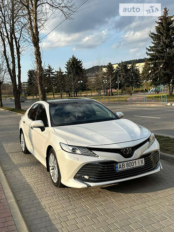 Седан Toyota Camry 2019 в Могилів-Подільському