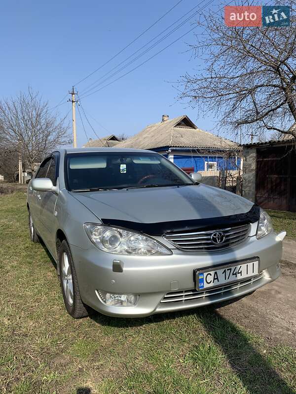 Седан Toyota Camry 2005 в Гайвороні