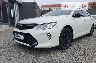 Седан Toyota Camry 2015 в Хмельницком