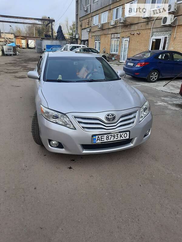 Седан Toyota Camry 2010 в Дніпрі