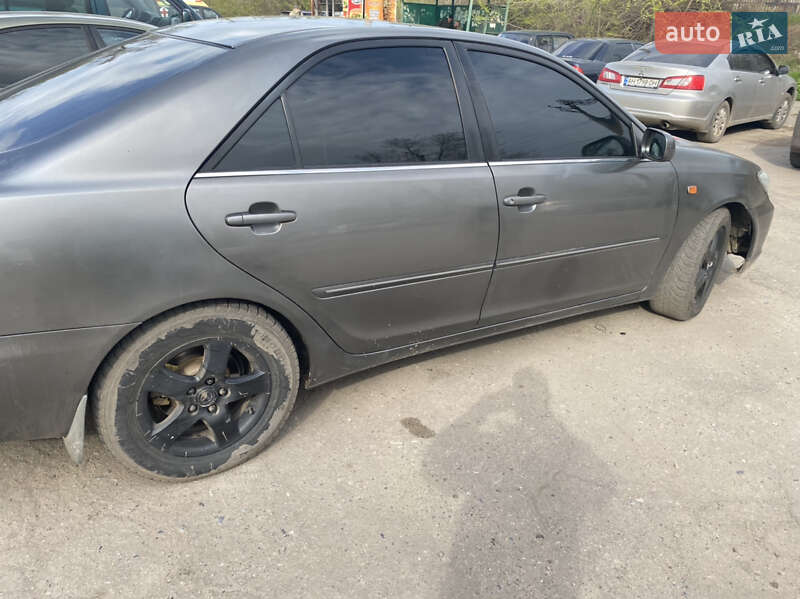 Седан Toyota Camry 2002 в Краматорске