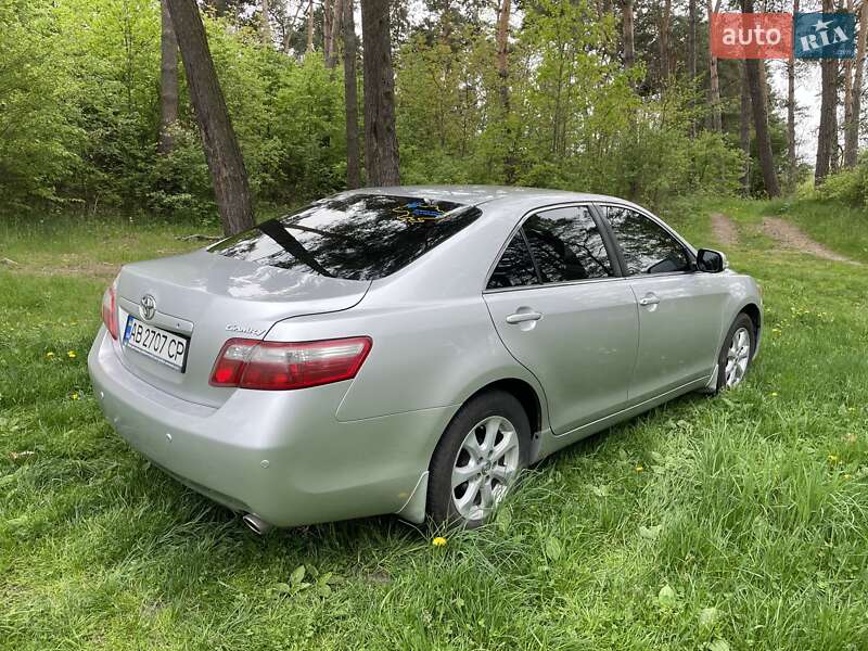 Седан Toyota Camry 2009 в Виннице